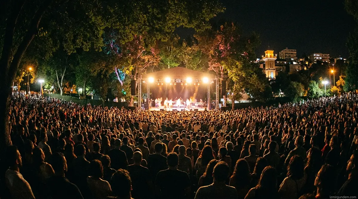 95. İEF Açıkhava Tiyatrosu Programı: Yıldızlar Kültürpark’ta