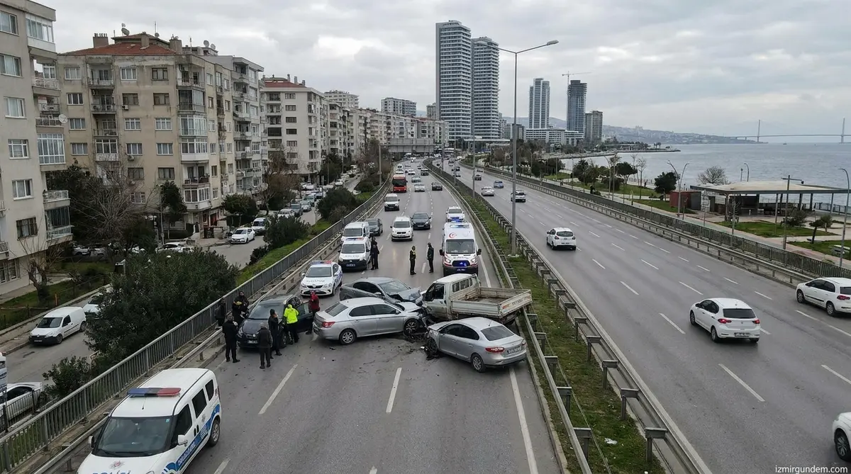 Altınyol'da zincirleme kaza: 8 araç birbirine girdi