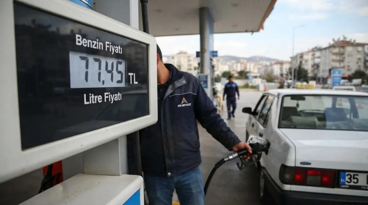 Benzine İkinci İndirim Geliyor: İzmir'de Litre Fiyatı 77,45 TL Olacak