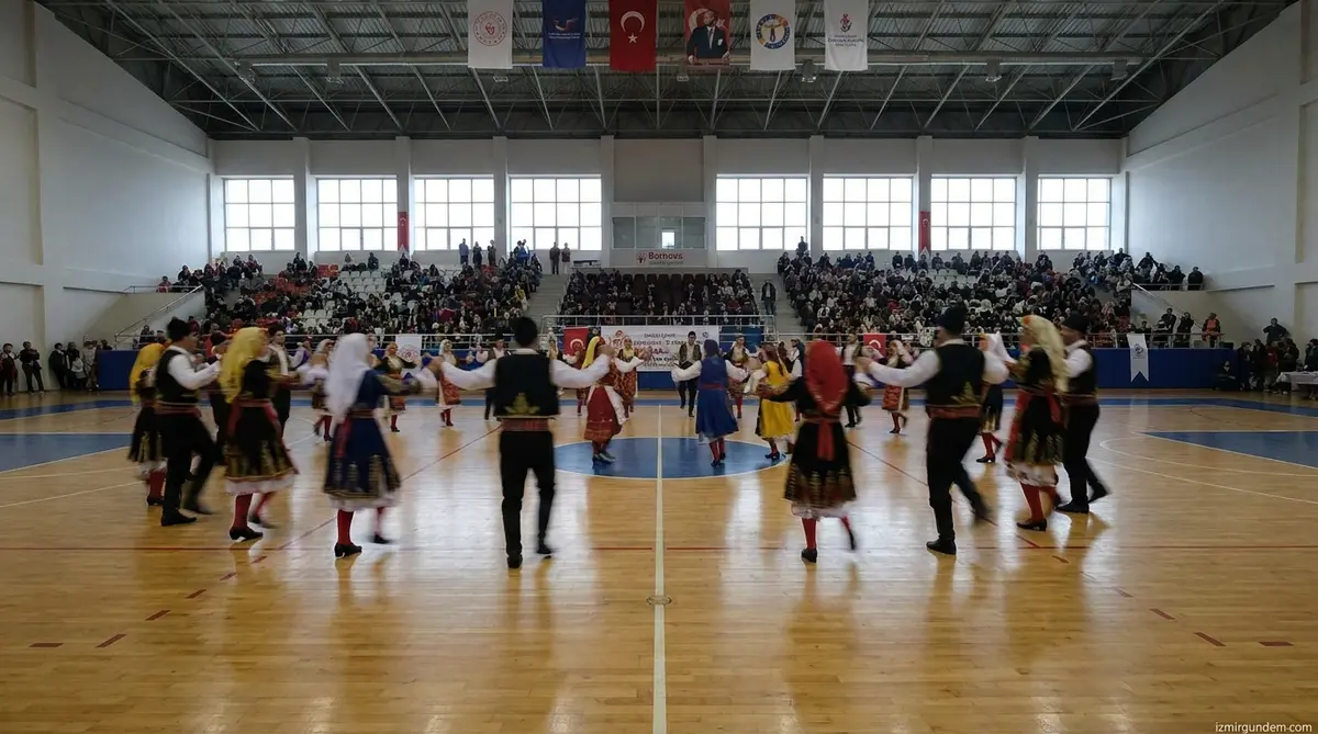 Bornova'da Balkan Rüzgarı: İzmir'de Halk Dansları Finali
