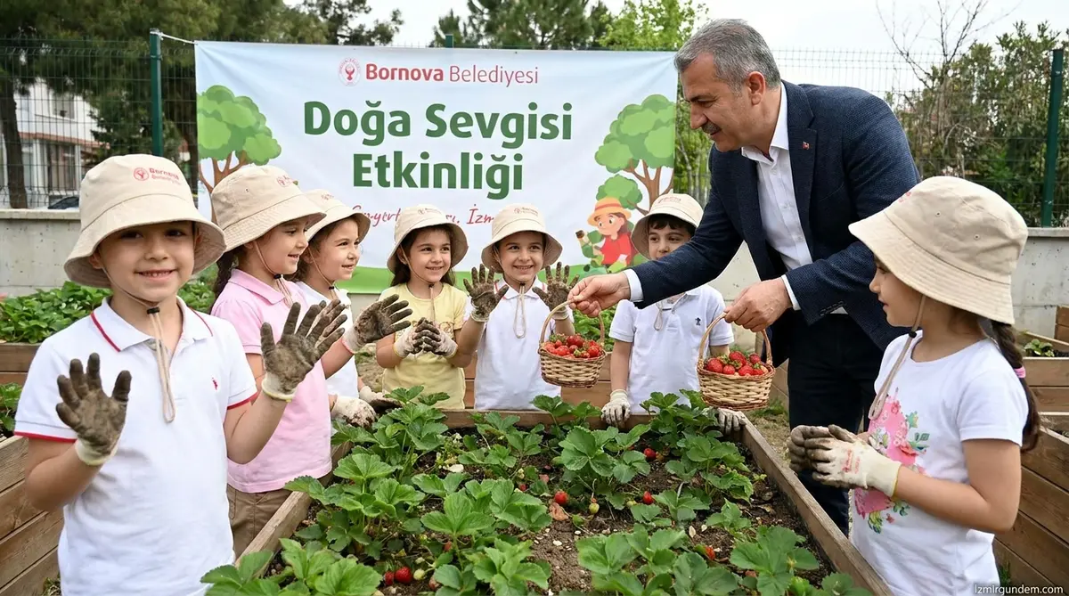 Bornova'da Miniklere Çilek Sürprizi: Doğa Sevgisi