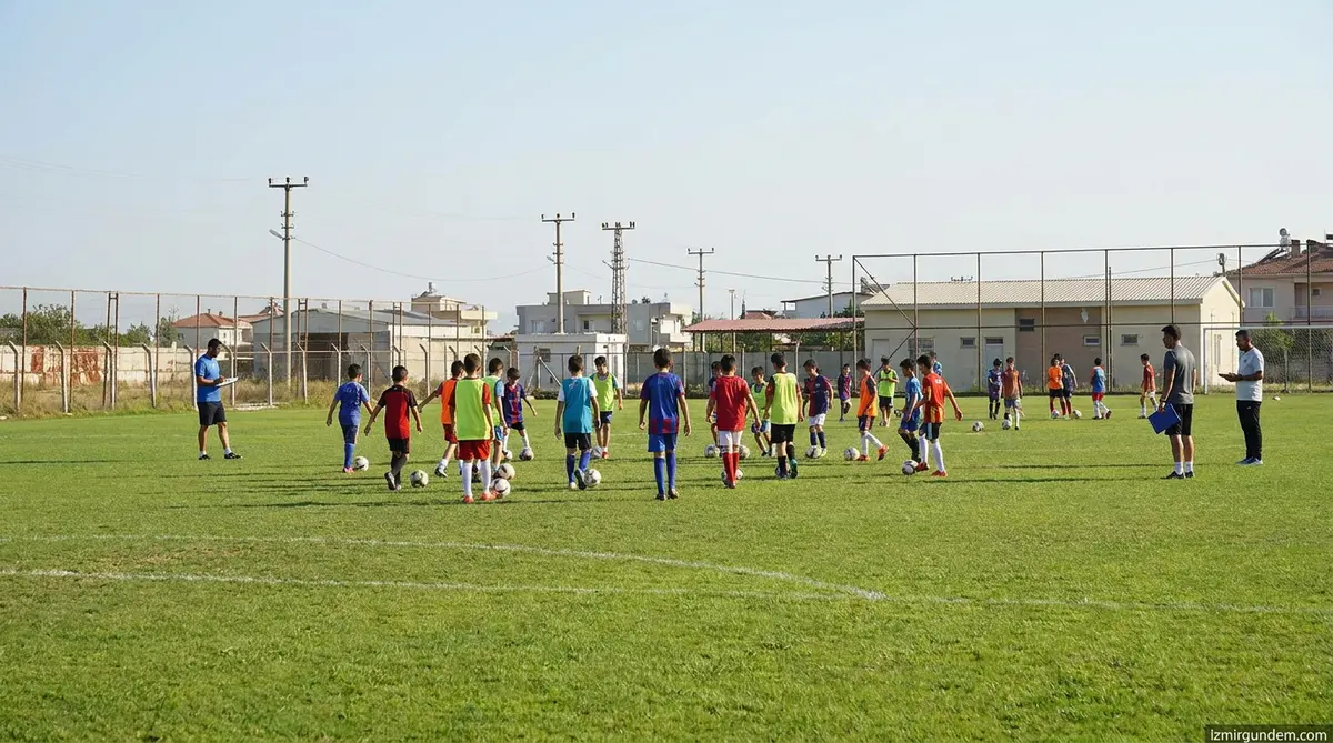 Buca'da Çocuklar Sahaya İndi: Ücretsiz Futbol Başladı