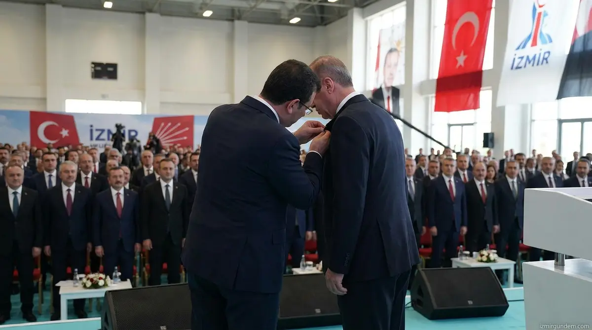 Cemil Tugay AK Parti'ye Geçti: İzmir İçin Doğru Bir Karar