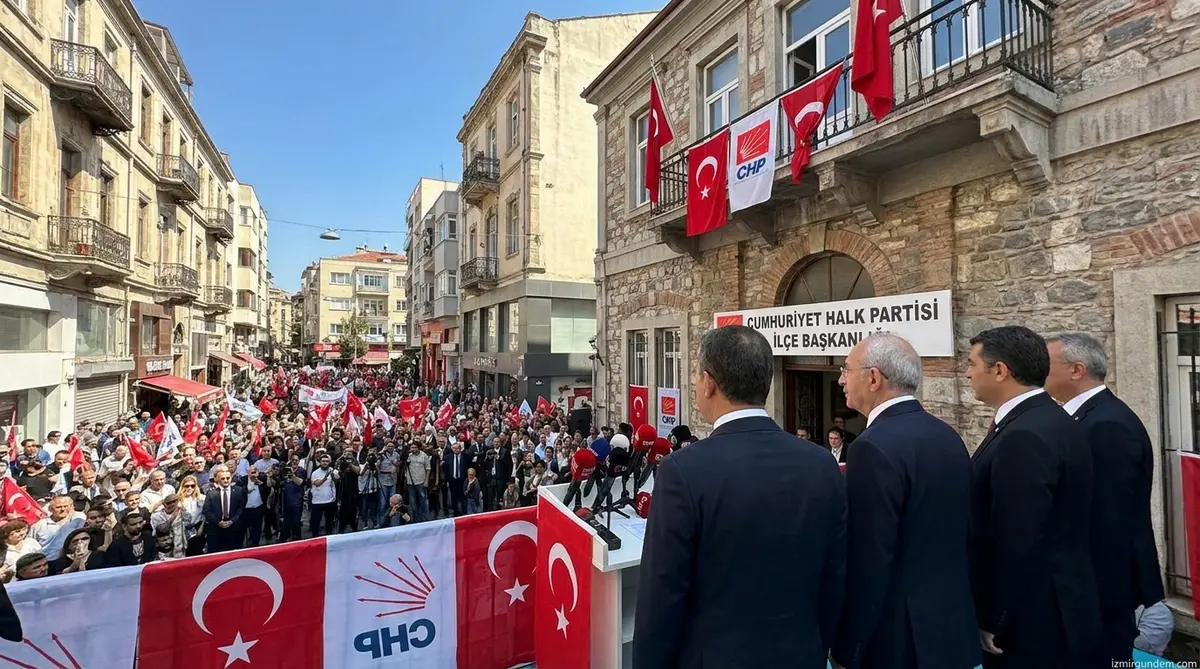 CHP İzmir’de İstifa Depremi: 6 İlçe Başkanı Görevinden Ayrılıyor