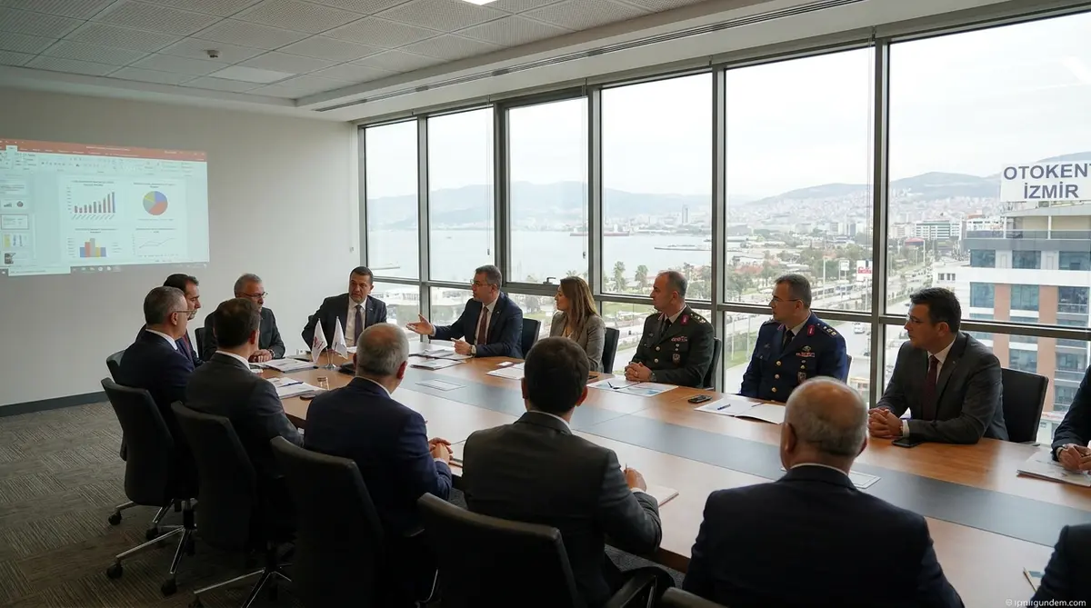 CHP İzmir’de Sahaya İndi: Buca ve Bayraklı’da Esnaf Dinlendi
