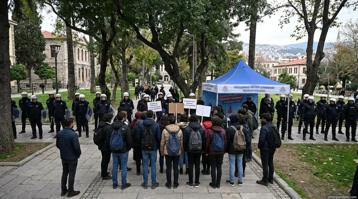 Ege Üniversitesi Kampüsünde Stant Müdahalesi: 27 Öğrenci Gözaltında