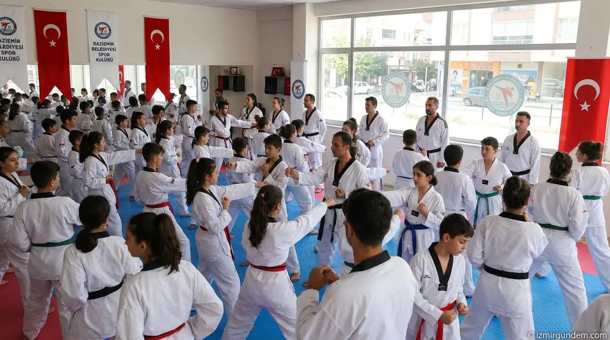 Gaziemir'de 81 Tekvandocu Kuşak Atlamak İçin Ter Döktü
