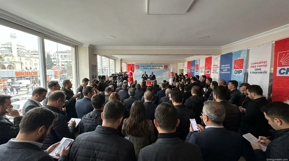 Gökhan Günaydın İzmir'den Meydan Okudu: CHP'de Kalsaydık Çürüyecektik