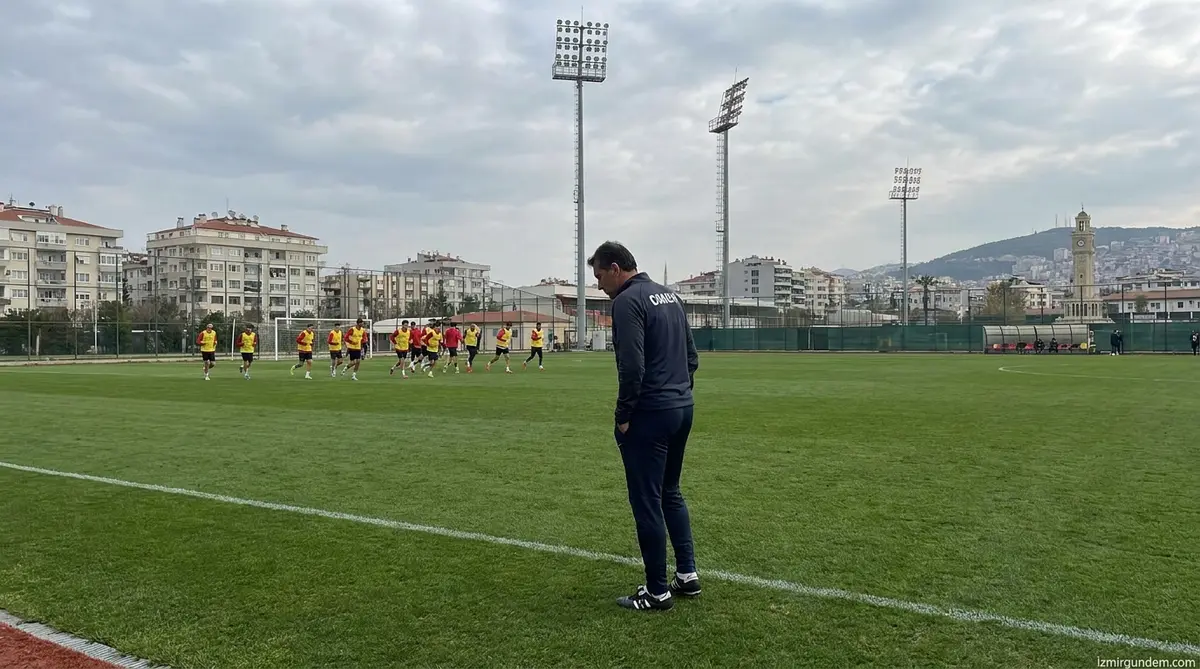 Göztepe'de Kadro Krizi: Stoilov İdeal 11'i Bulamadı