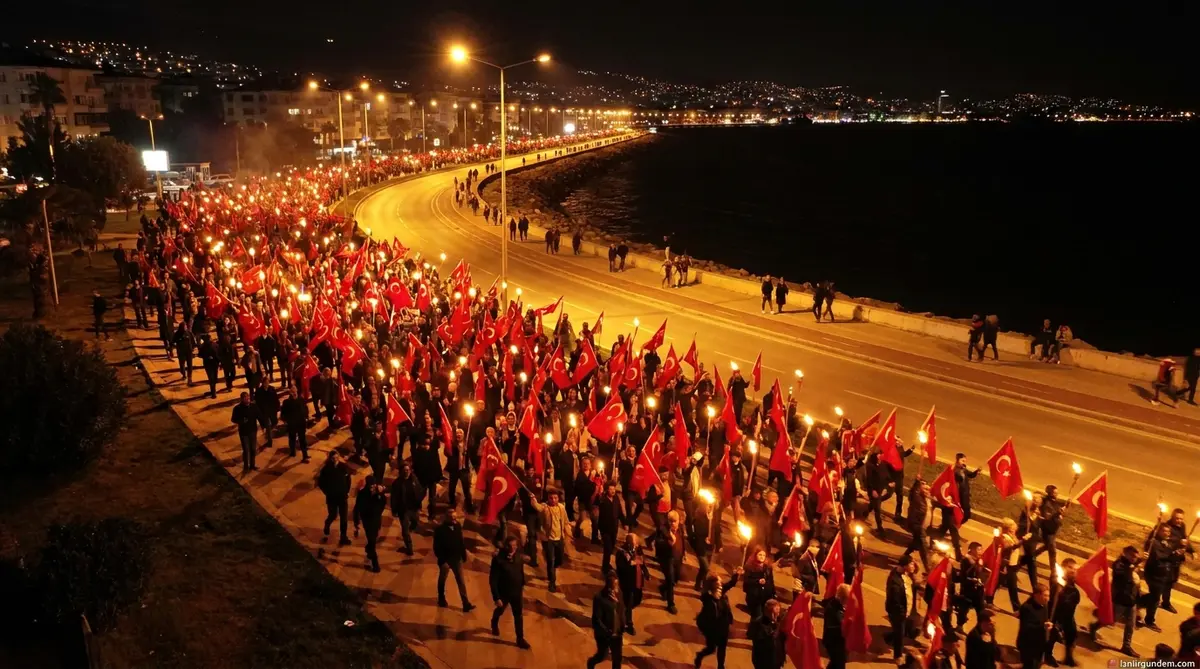 Güzelbahçe’de Zafer Korteji: 30 Ağustos Coşkusu Sahile Taştı