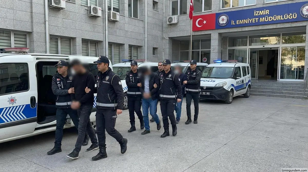 İzmir'de Aranan 903 Şüpheli Yakalandı
