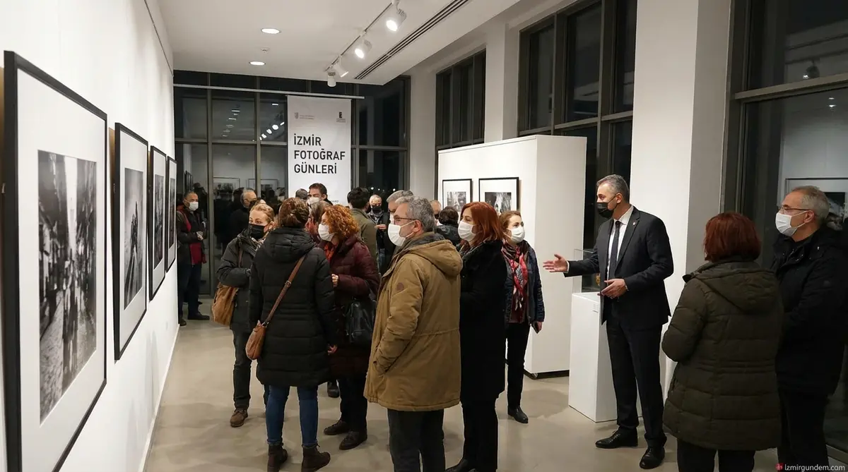 İzmir'de Fotoğraf Sergisi Açıldı