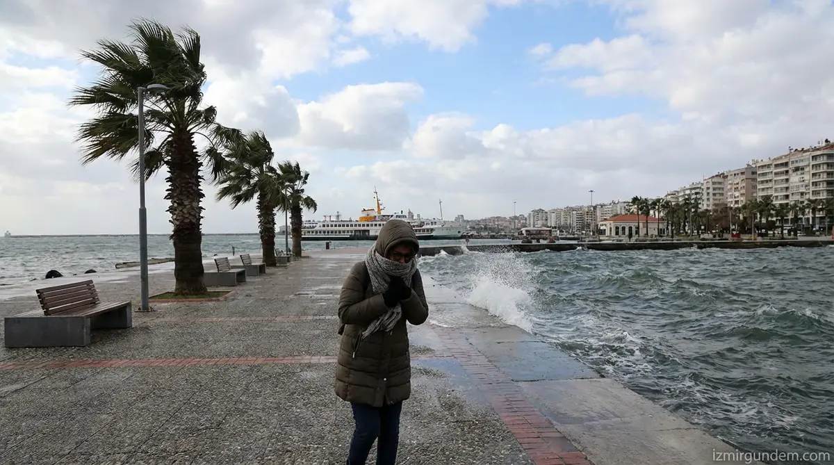 İzmir'de Hava: Parçalı Bulutlu ve Rüzgarlı