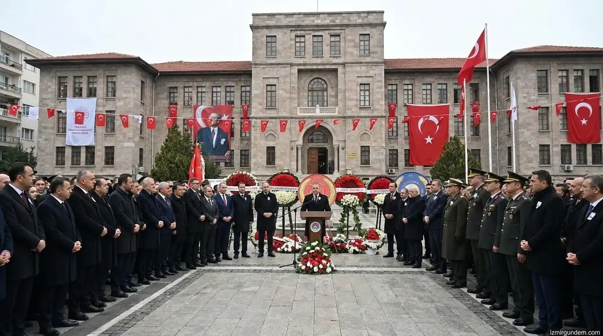 İzmir Adliyesi Şehitlerini Andı