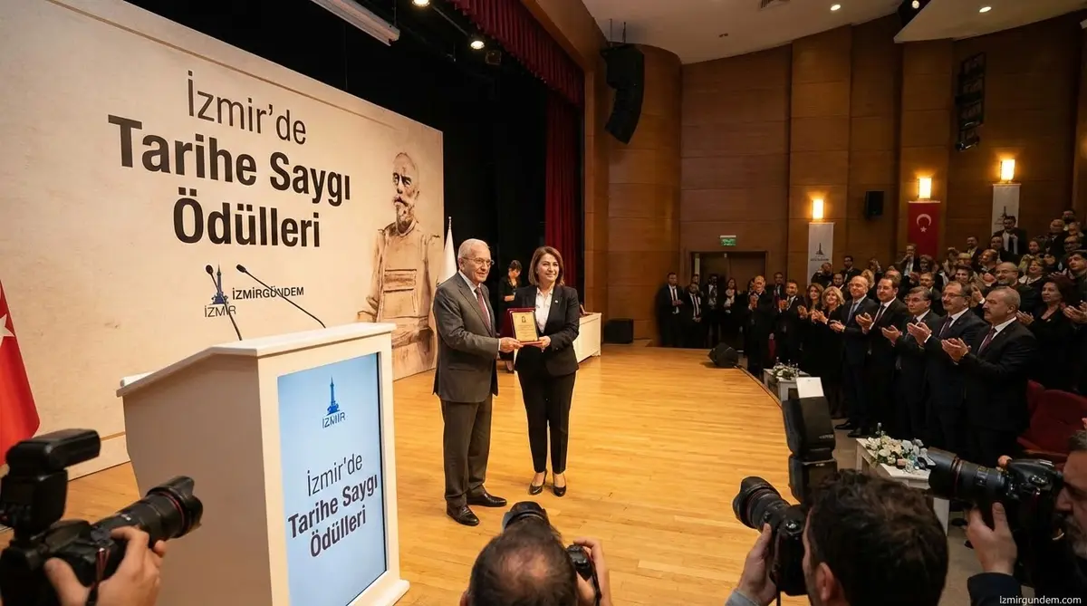 İzmir'de Tarihe Saygı Ödülleri Dağıtıldı