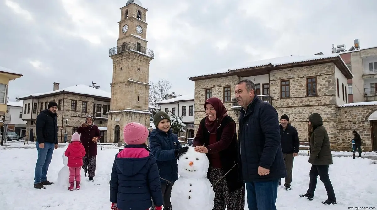 İzmir Ödemiş'te Kar Sevinci