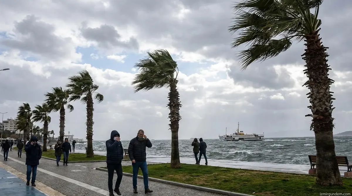 İzmir'de Hava Durumu: Parçalı Bulutlu ve Rüzgarlı