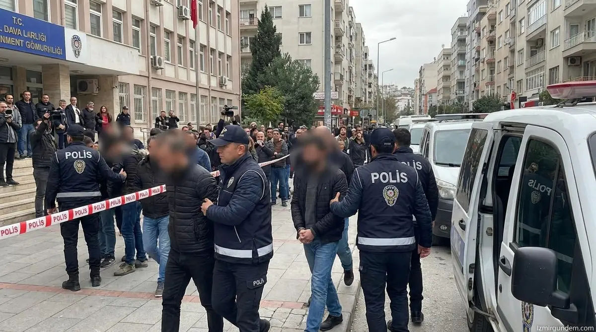 İzmir'de Polis Operasyonu: 106 Gözaltı