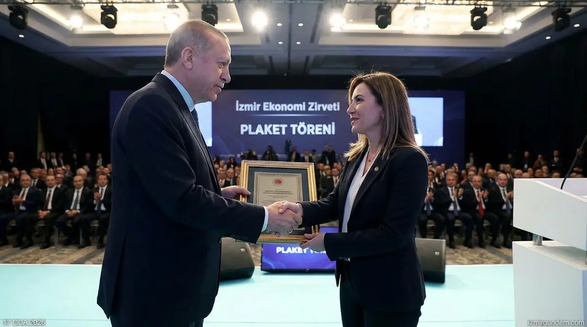Erdoğan'dan İzmirli İş İnsanı'na Plaket