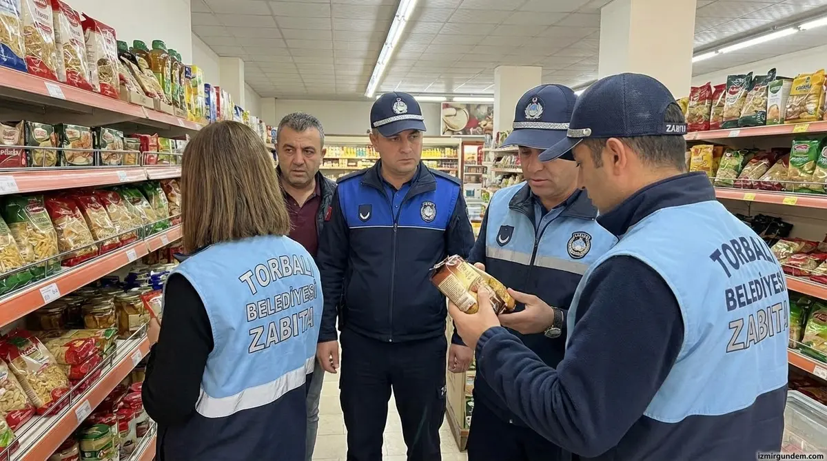 Torbalı'da Tarihi Geçmiş Ürün Satan Marketlere Ceza