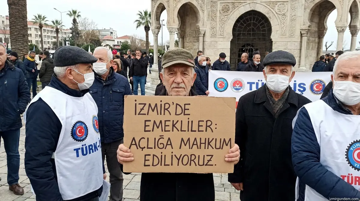 İzmir'de Emekliler: Açlığa Mahkum Ediliyoruz