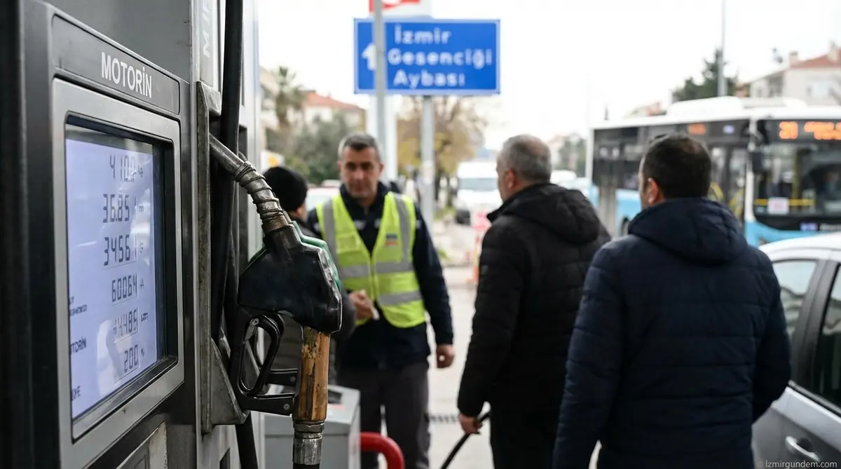 İzmir'de Motorine Zam Geliyor