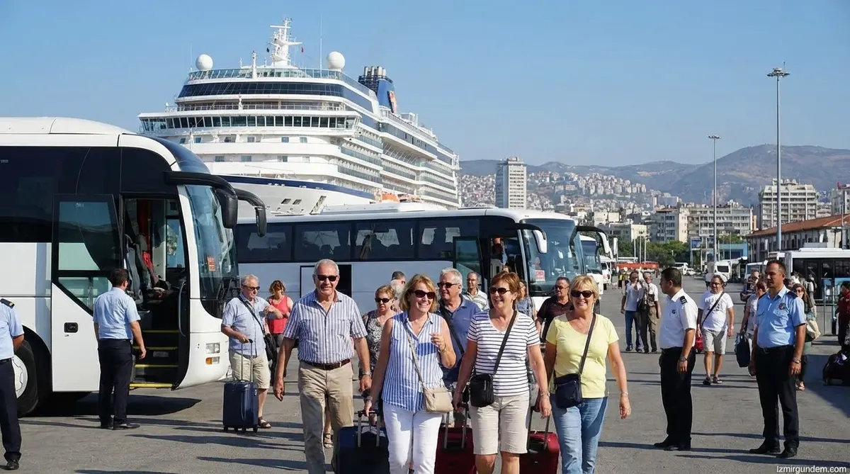 İzmir Limanı Kruvaziyer Turizmiyle Canlandı