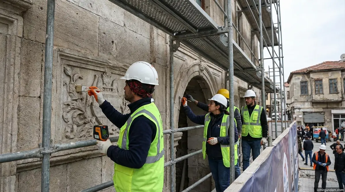 İzmir'de Tarihi Yapılara Titiz Koruma