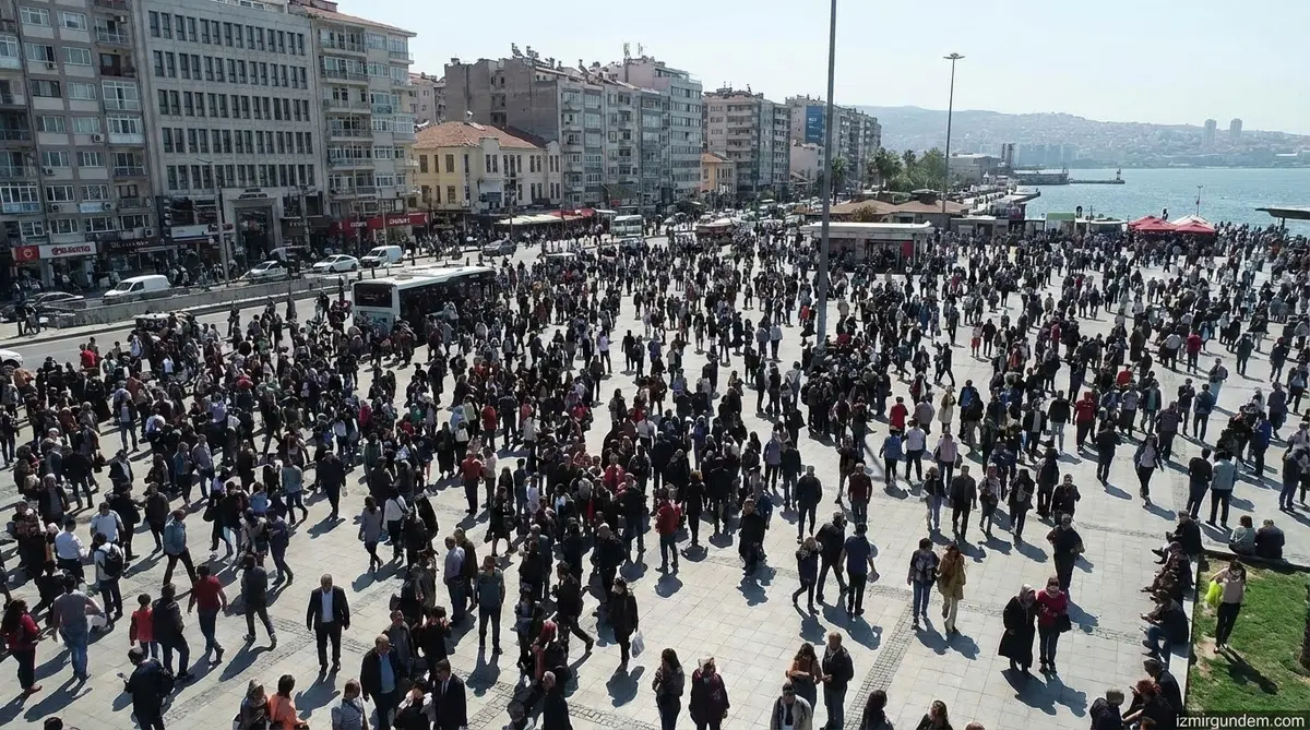 İzmir'in Nüfusu 4.5 Milyonu Aştı