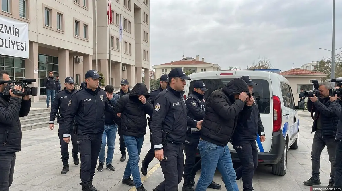 İzmir'de Cinayet Şüphelisi 16 Kişi Tutuklandı