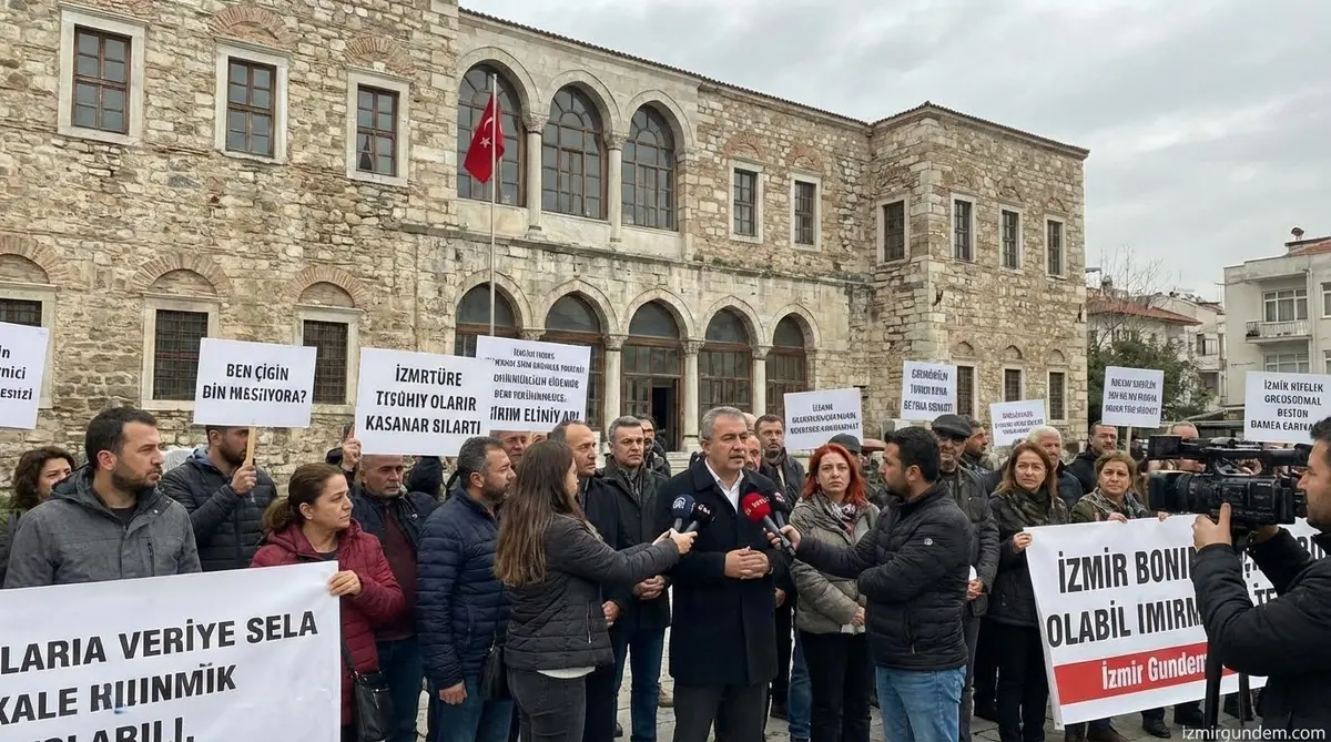 İzmir'de Tarihi Bina Devrine CHP'den Tepki