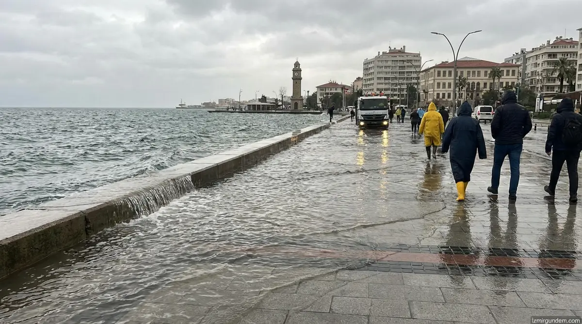 İzmir'de Deniz Seviyesi Yükseldi