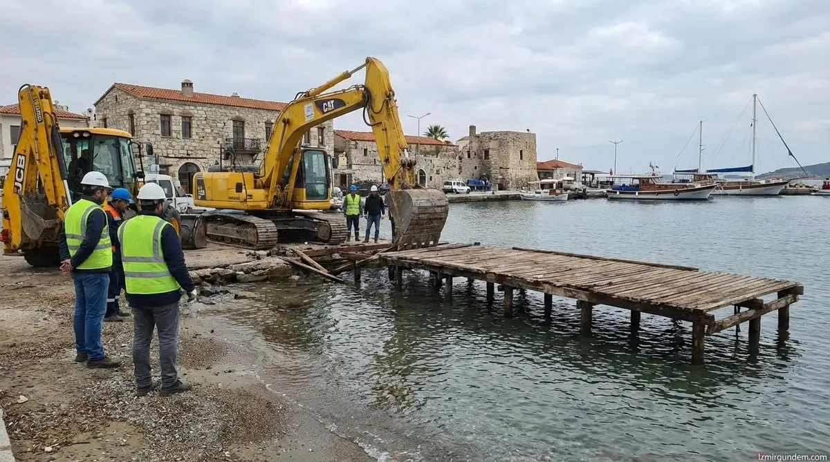 Sığacık'ta Kaçak İskele Yıkılıyor