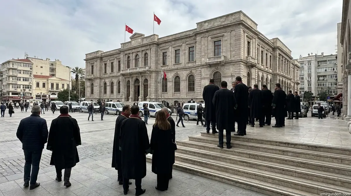 İzmir Barosu'ndan Cemil Tugay'a istifa çağrısı: Meşruiyeti bitti