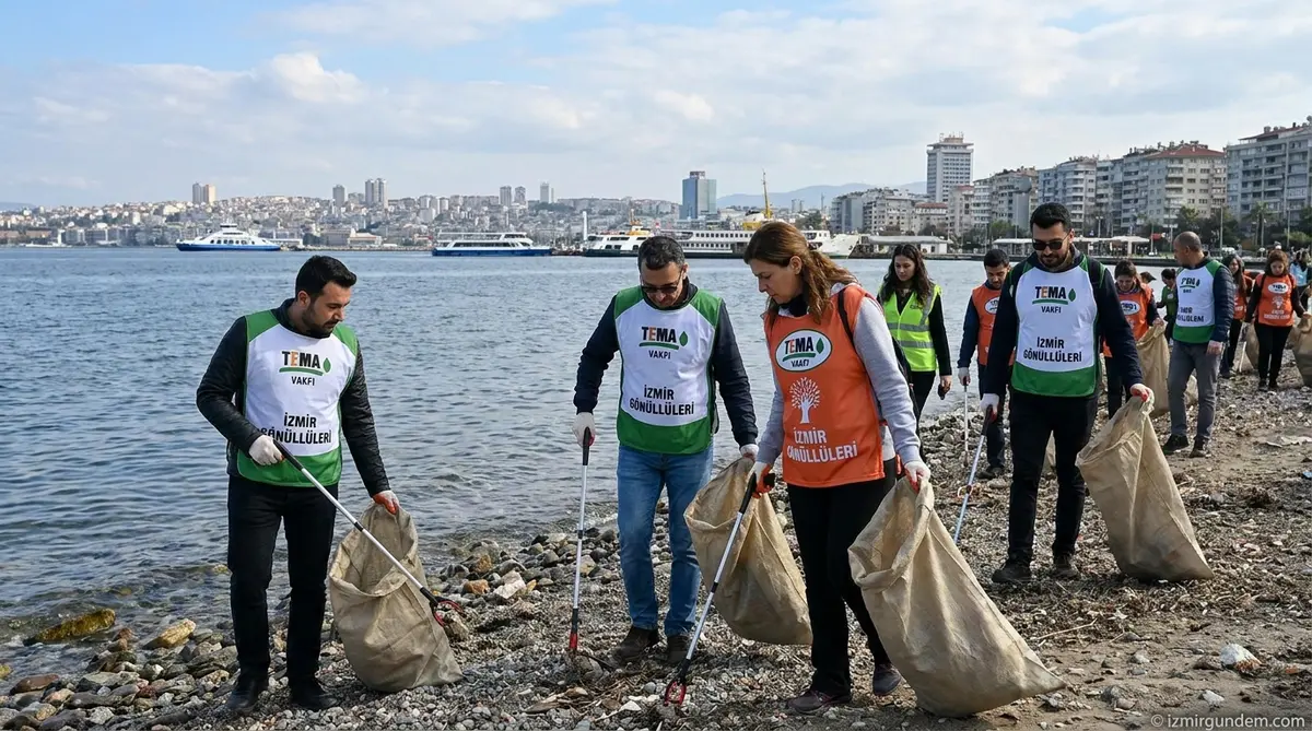 İzmir Körfezi'nde Dev Temizlik: TEMA Gönüllüleri Sahada