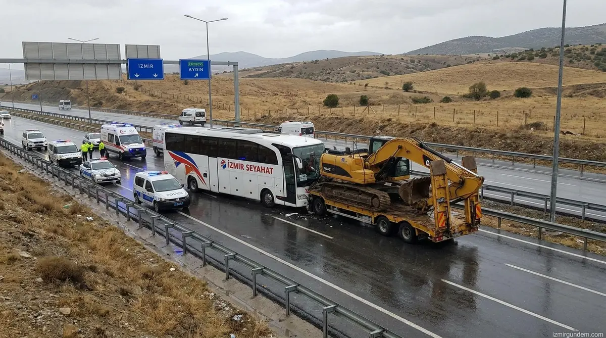 İzmir Yolunda Feci Kaza: Otobüs Kamyona Çarptı 1 Ölü 7 Yaralı