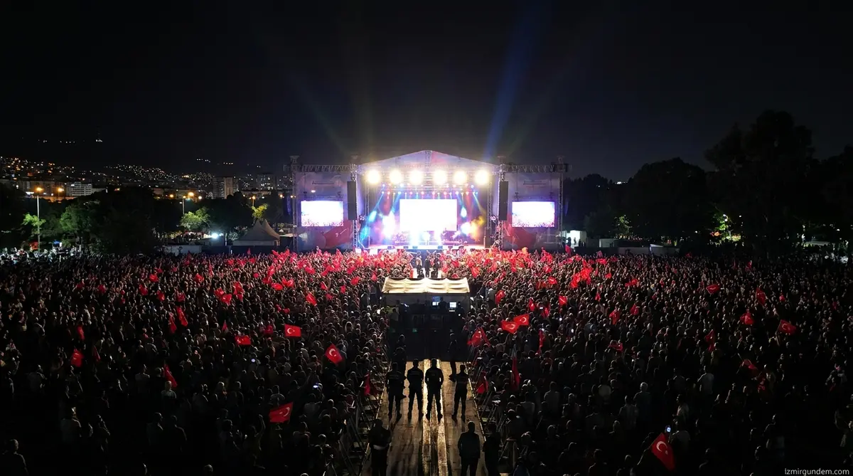 İzmir'de 30 Ağustos Coşkusu: 4 İlçede Ücretsiz Konser Verilecek