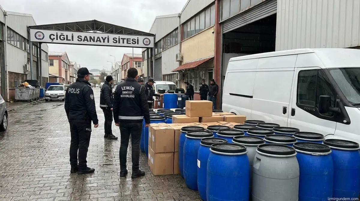 İzmir'de Dev Kaçak İçki Operasyonu: Çeşme ve Çiğli'de Baskın