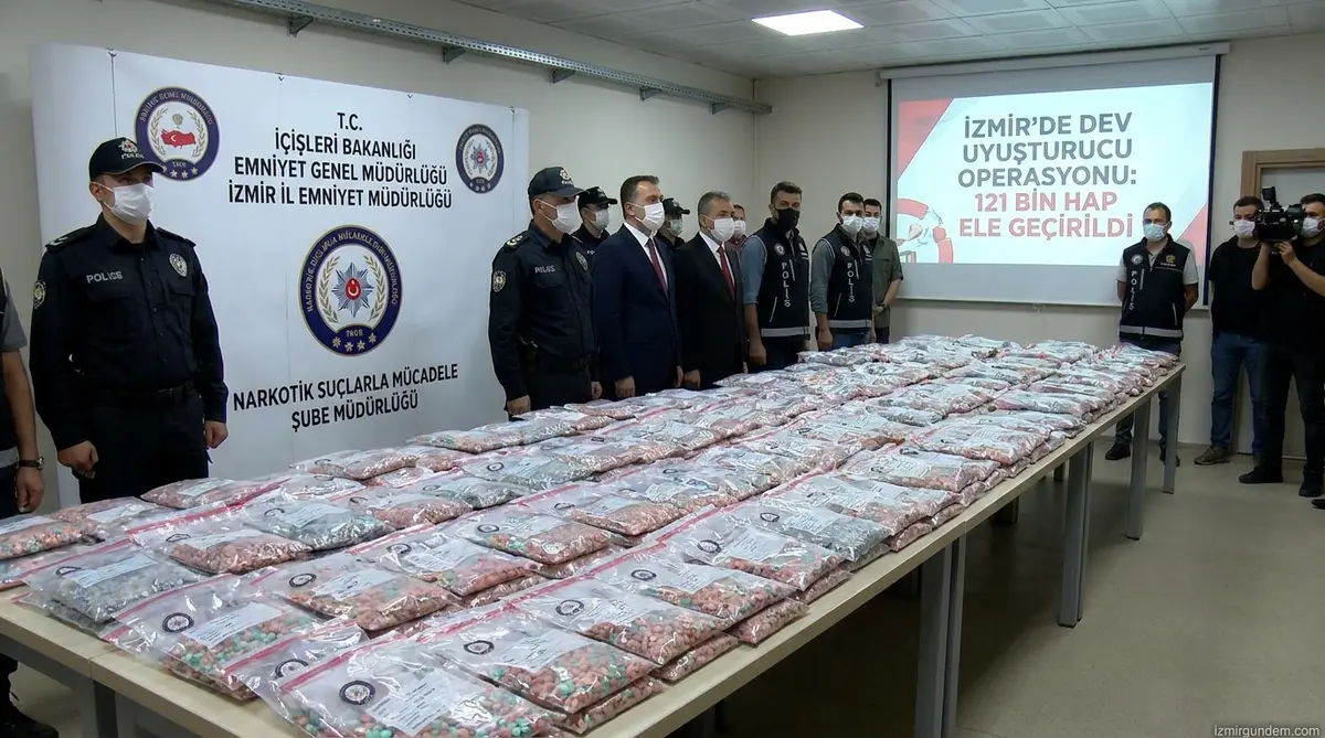 İzmir'de Dev Uyuşturucu Operasyonu: 121 Bin Hap