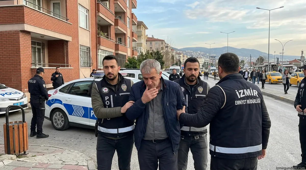 İzmir'de FETÖ Operasyonu: Sözde Emniyet İmamı Yakalandı