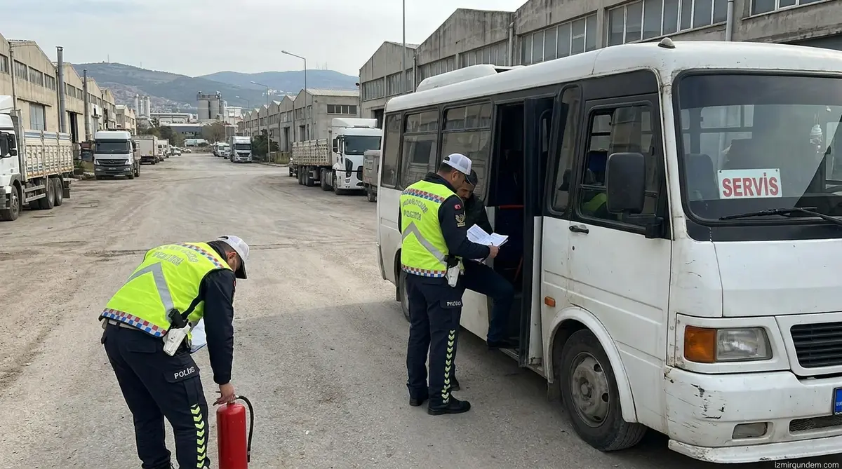 İzmir'de İşçi Servislerine Sıkı Denetim: 794 Araca İşlem Yapıldı