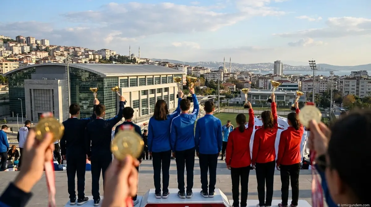 İzmir'in Gurur Tablosu: 205 Madalya ve 10 Kupa