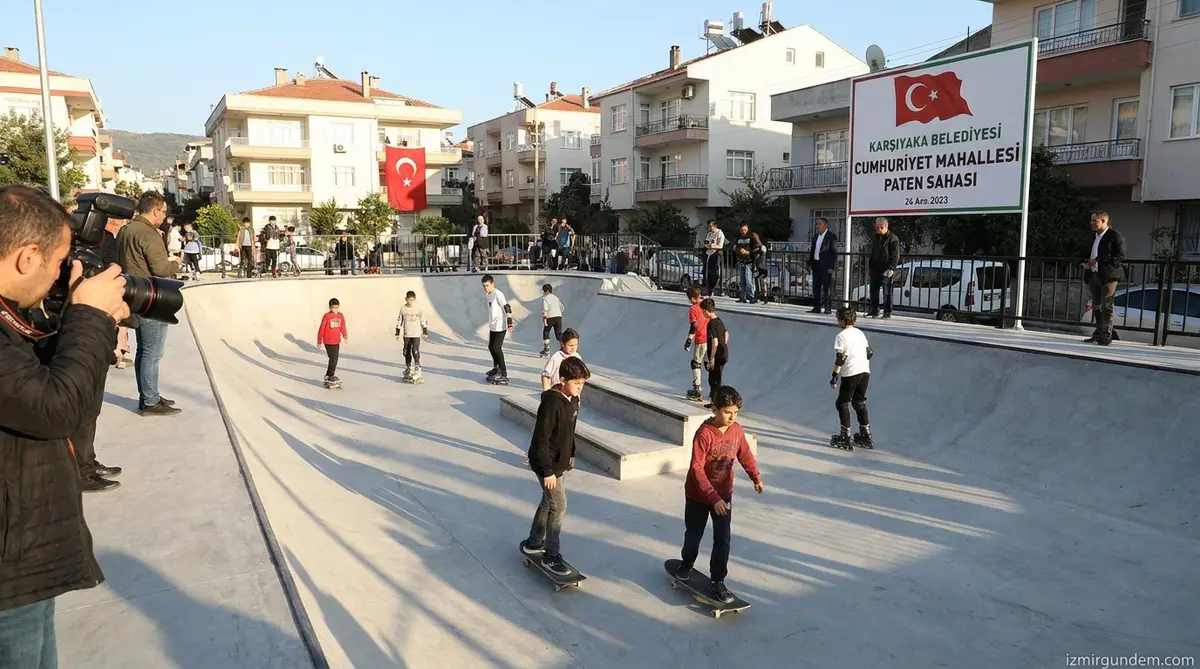 Karşıyaka Cumhuriyet Mahallesi'nde Paten Sahası...