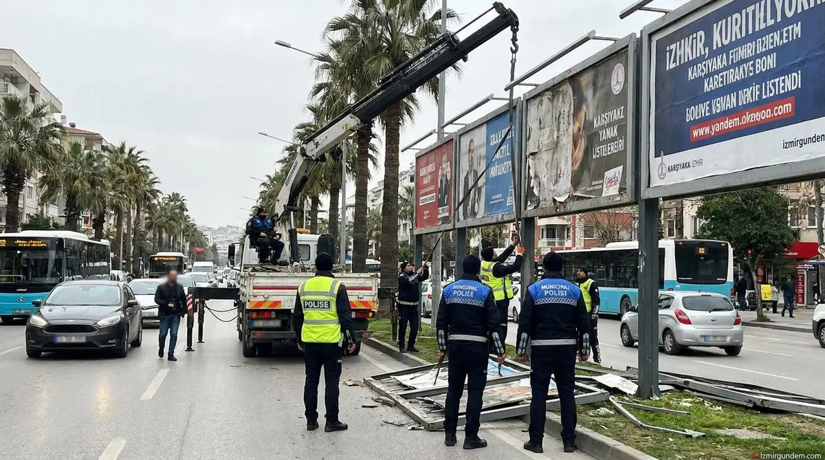Karşıyaka'da Billboard Krizi: Büyükşehir'den Yetki Yanıtı