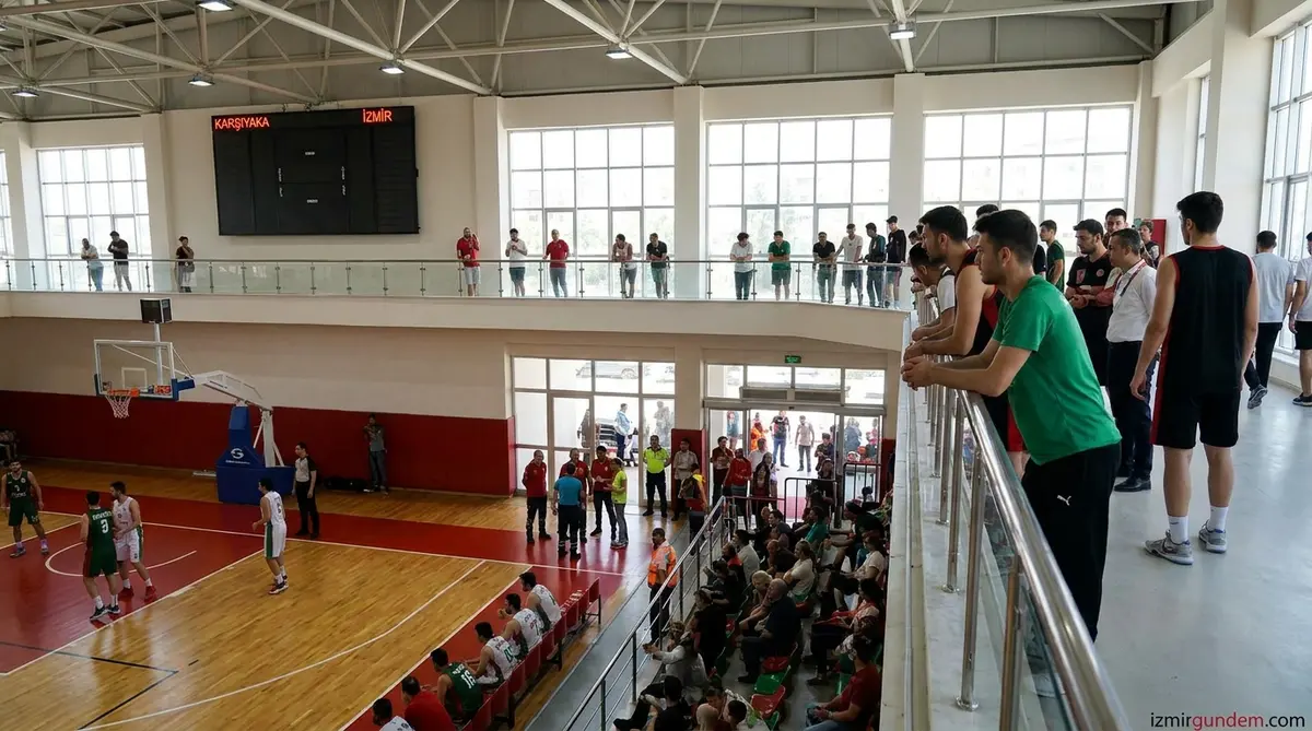 Karşıyaka'da Spor Salonunda Hareketli Dakikalar