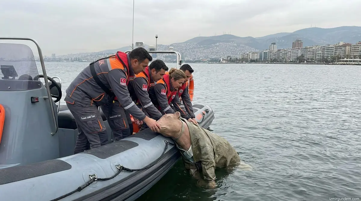 Konak KAM Timi İzmir Körfezi'nde Hayvan Kurtarma Eğitimi Aldı