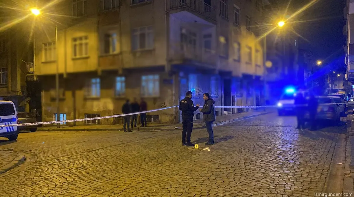 Konak'ta Kanlı Gece: 42 Yaşındaki Adam 9 Yerinden...