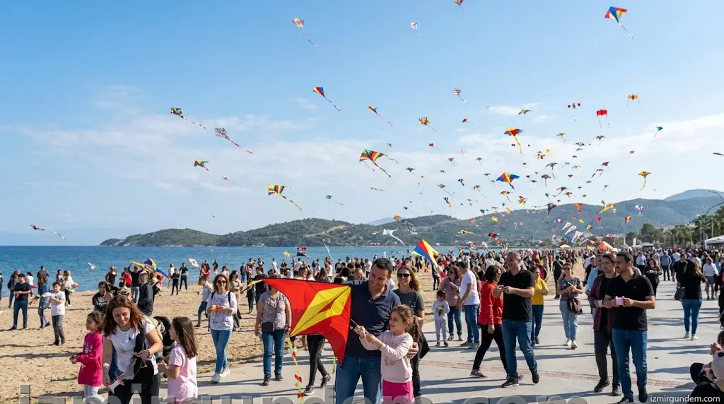 Menderes Özdere'de 4 Bin Uçurtma Gökyüzünü Sardı