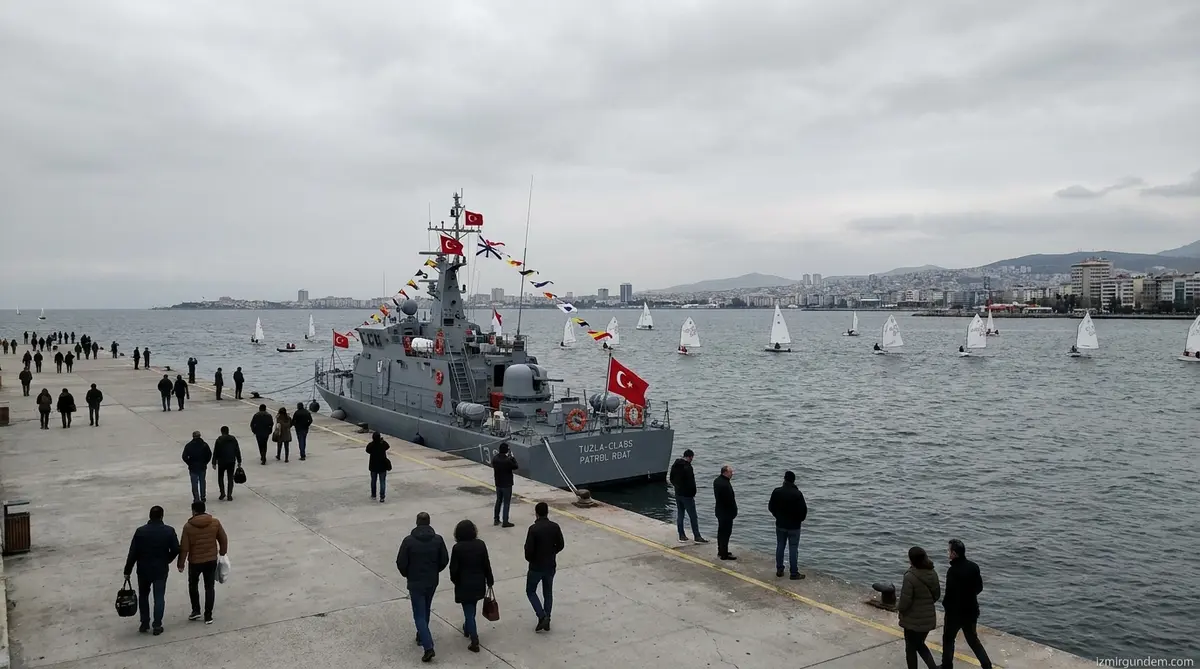 TCG Karşıyaka İlk Kez Bostanlı'da: Zafer Bayramı Coşkusu Denize Taştı
