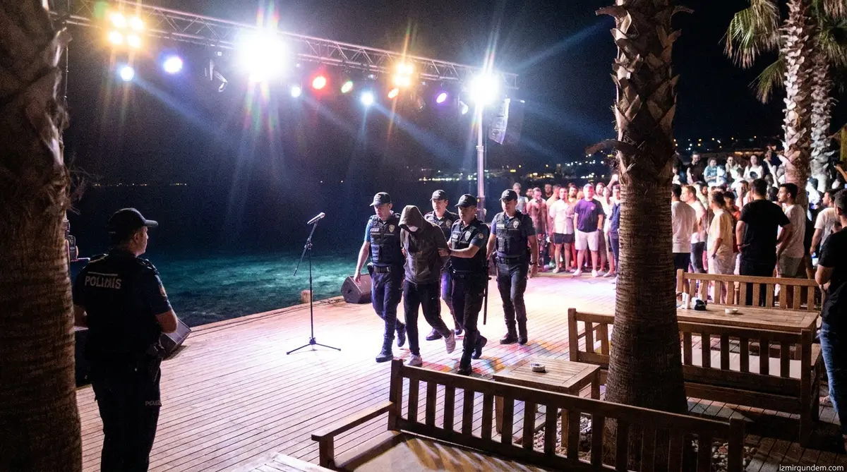Çeşme'de Rapçi Uzay Sahnedeyken Gözaltına Alındı ve Tutuklandı